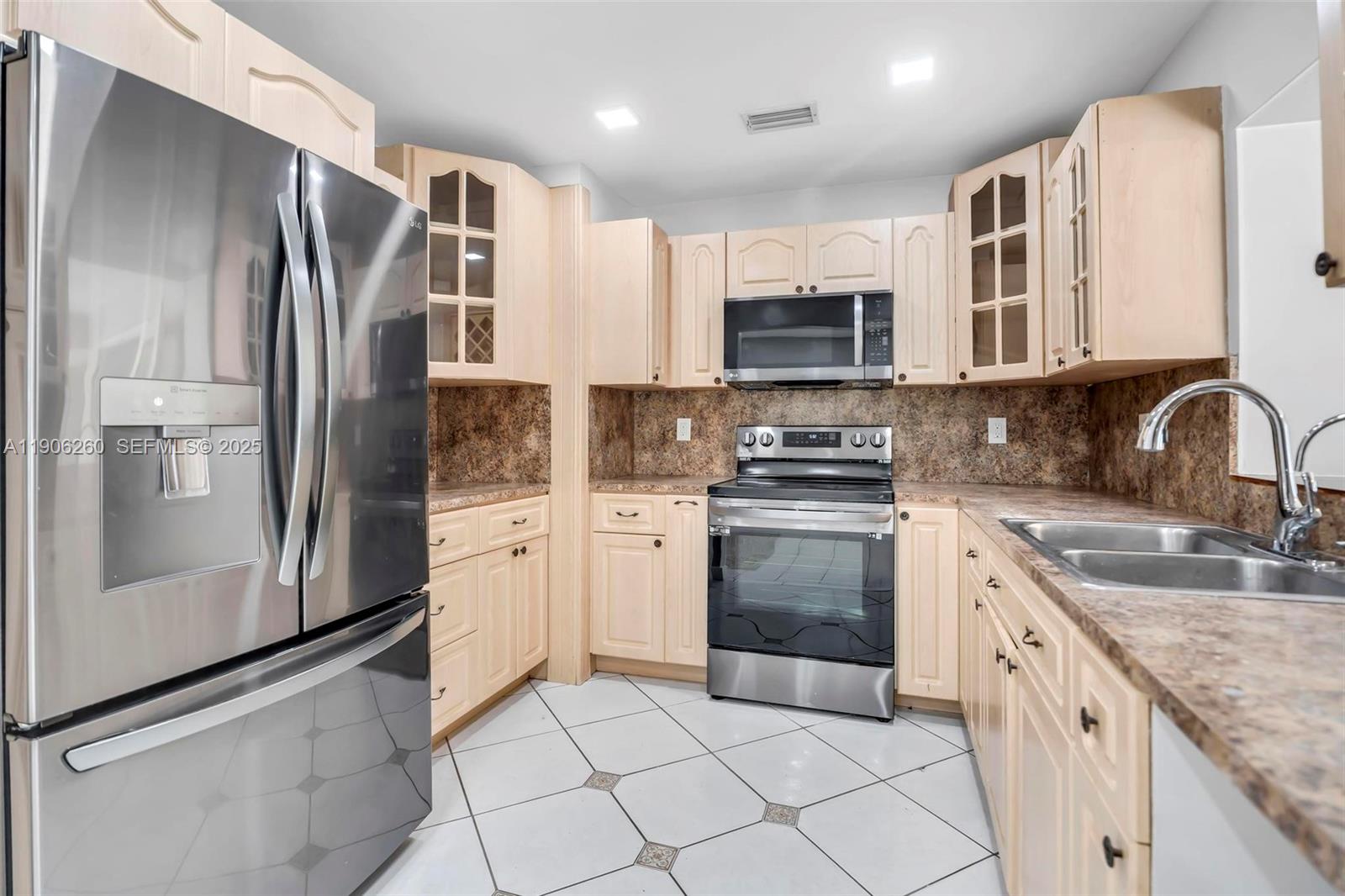 15430 Southwest 308th Street Homestead, FL 33033 - Photo 9 of 60