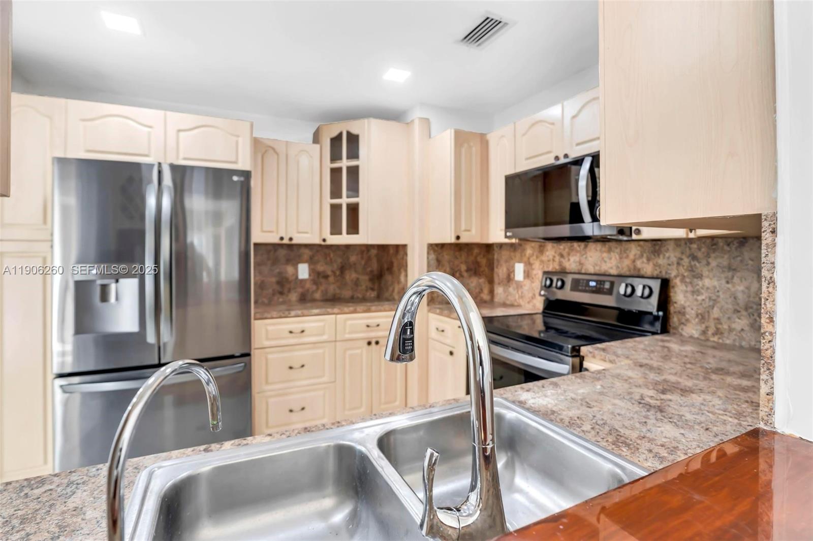 15430 Southwest 308th Street Homestead, FL 33033 - Photo 10 of 60