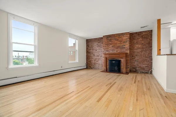 $3,800 | 35 High Street, Unit 3, Boston, MA 02129