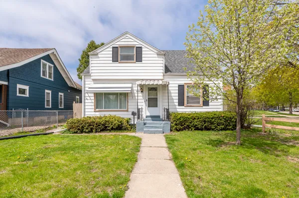 $199,900 | 9200 West Swan Circle, Milwaukee, WI 53225