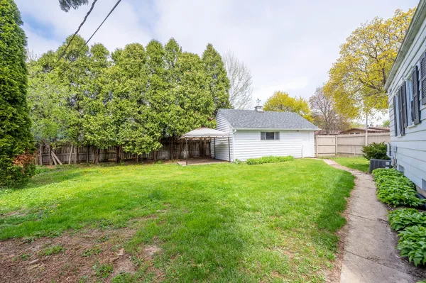 $199,900 | 9200 West Swan Circle, Milwaukee, WI 53225