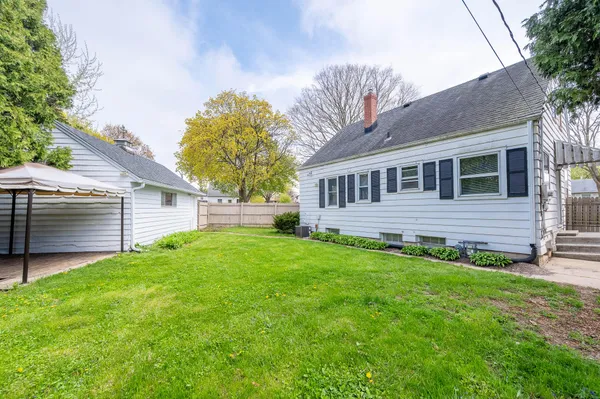 $199,900 | 9200 West Swan Circle, Milwaukee, WI 53225