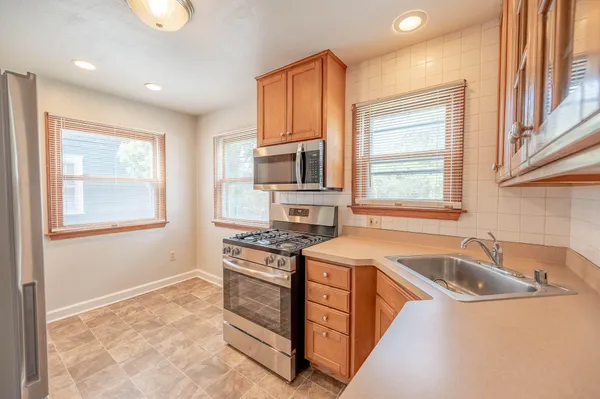$199,900 | 9200 West Swan Circle, Milwaukee, WI 53225
