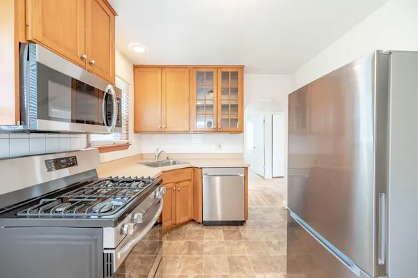 $199,900 | 9200 West Swan Circle, Milwaukee, WI 53225