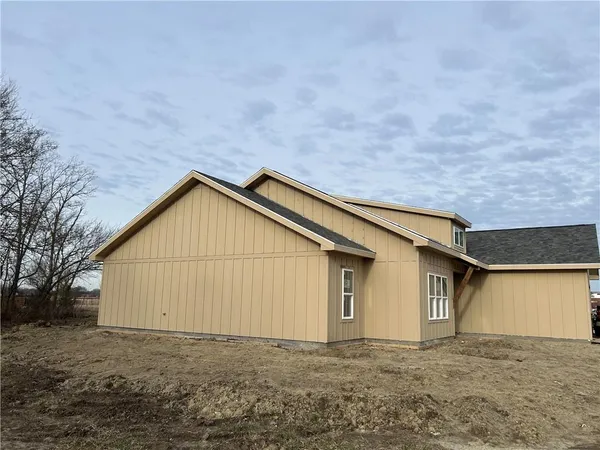 $310,000 | 609 North West Catalpa Street, Independence, KS 67301