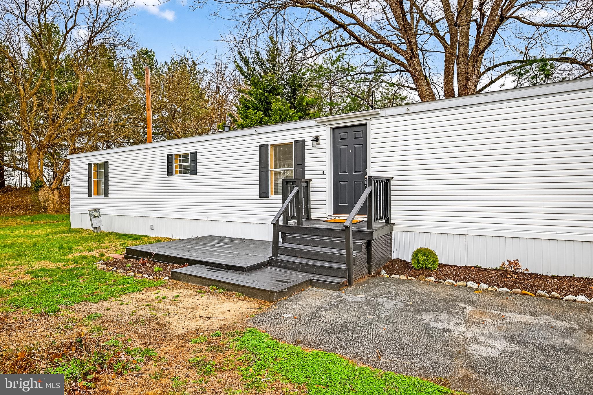 126 Boxwood Road, Unit 126 Middletown, DE 19709 - Photo 26 of 33 Charming mobile home with inviting entry.