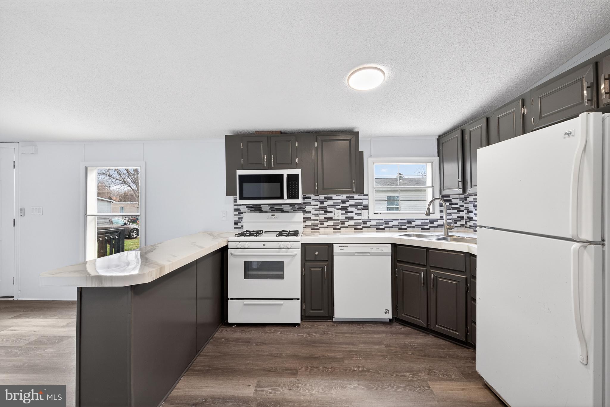 126 Boxwood Road, Unit 126 Middletown, DE 19709 - Photo 3 of 33 Modern kitchen with stylish finishes.