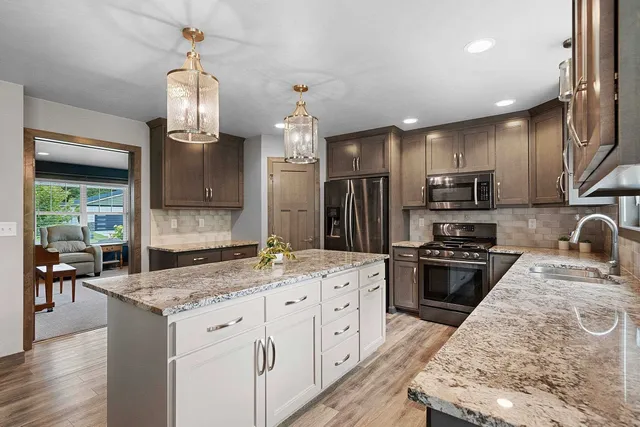 $539,900 | 2503 Remington Road, Green Bay, WI 54302