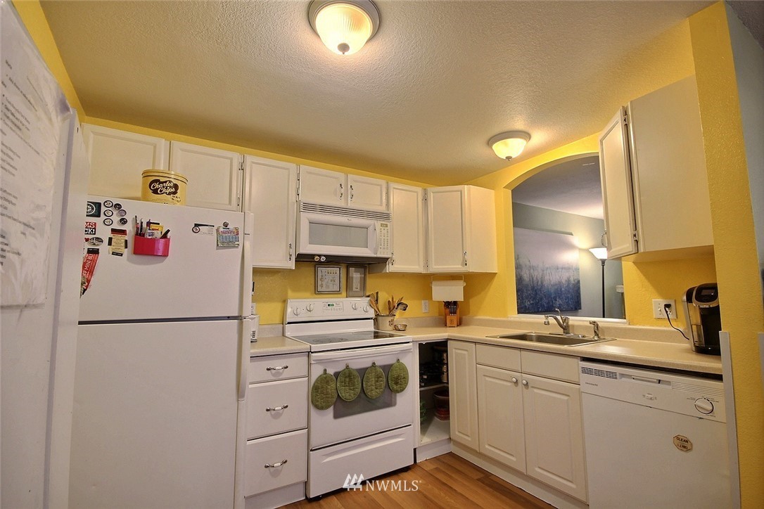 4116 Northeast 5th Street Renton, WA 98059 - Photo 5 of 16