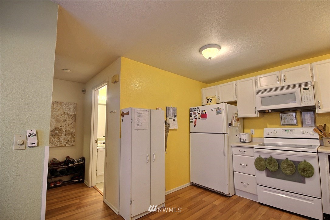 4116 Northeast 5th Street Renton, WA 98059 - Photo 6 of 16