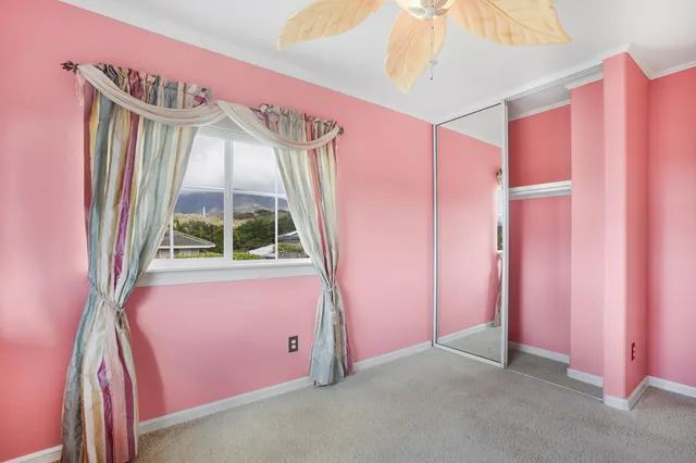 a view of empty room with window