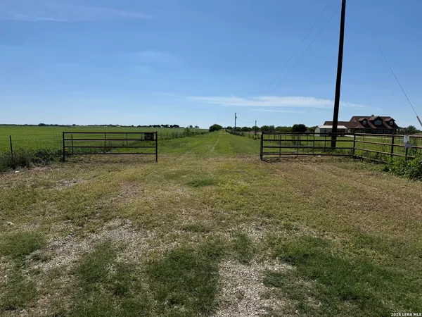 $619,040 | 16293 Farm To Market Road 472, Bigfoot, TX 78016