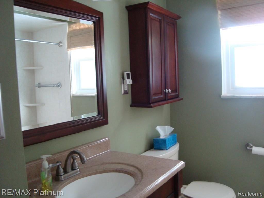 1526 South Hickory Ridge Road Milford, MI 48380 - Photo 6 of 14 Bathroom1.jpg