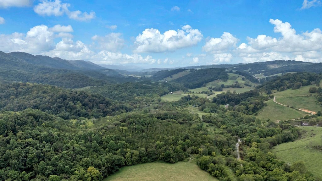 6931 Moccasin Valley Road Lebanon, VA 24266 - Photo 55 of 59 Gallery Image 55