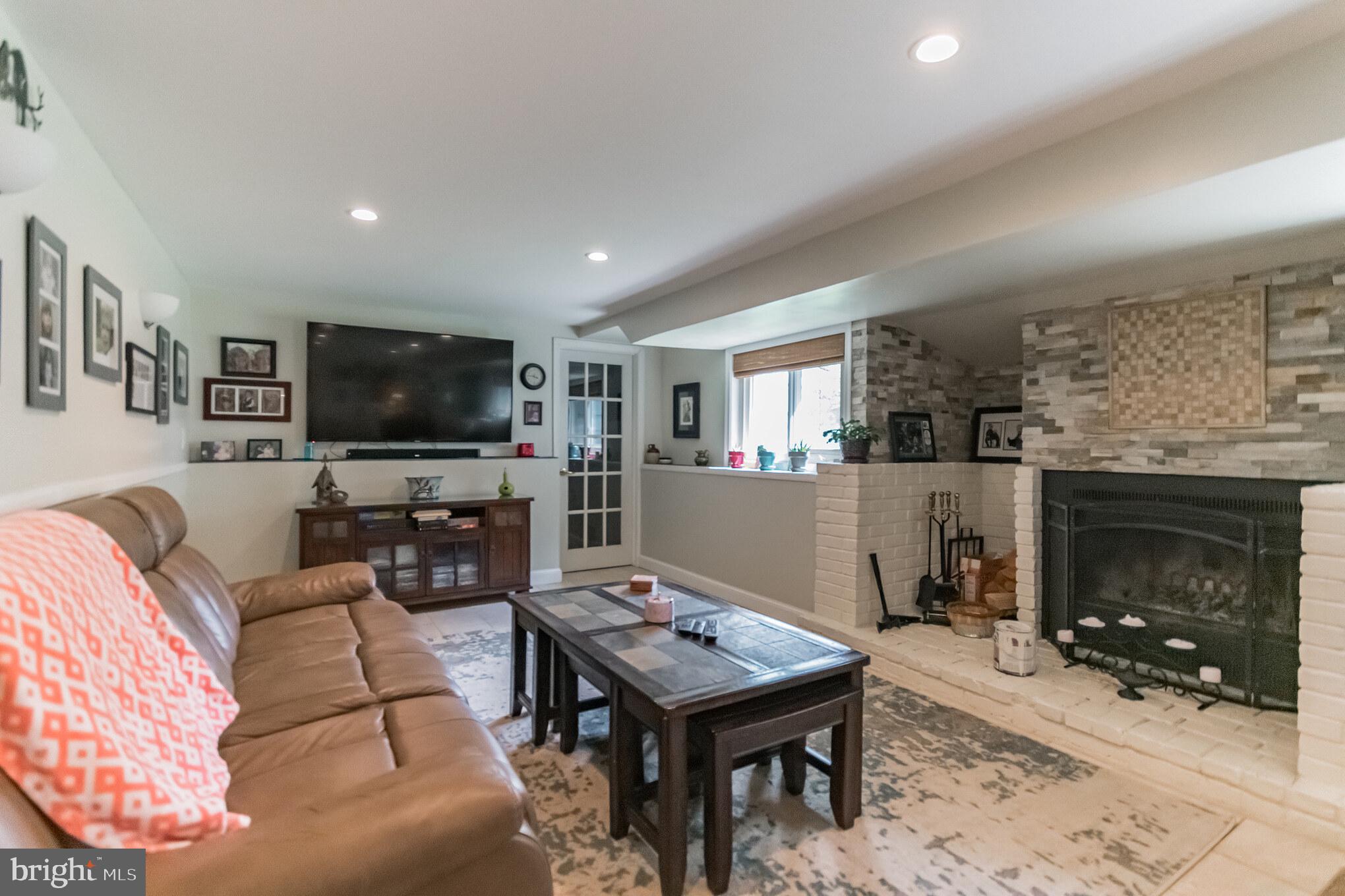444 Chestnut Road Warminster, PA 18974 - Photo 11 of 28