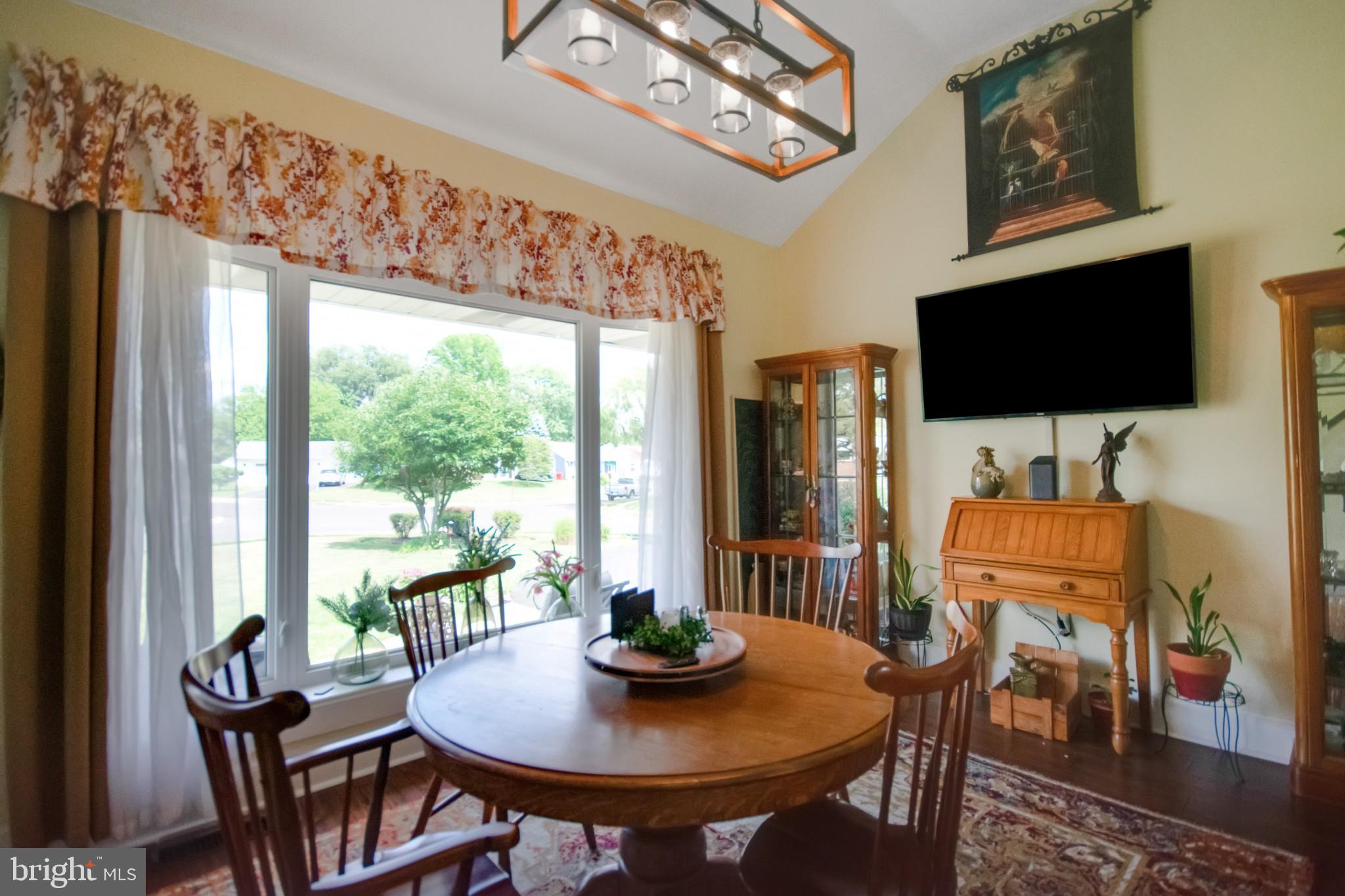 444 Chestnut Road Warminster, PA 18974 - Photo 4 of 28