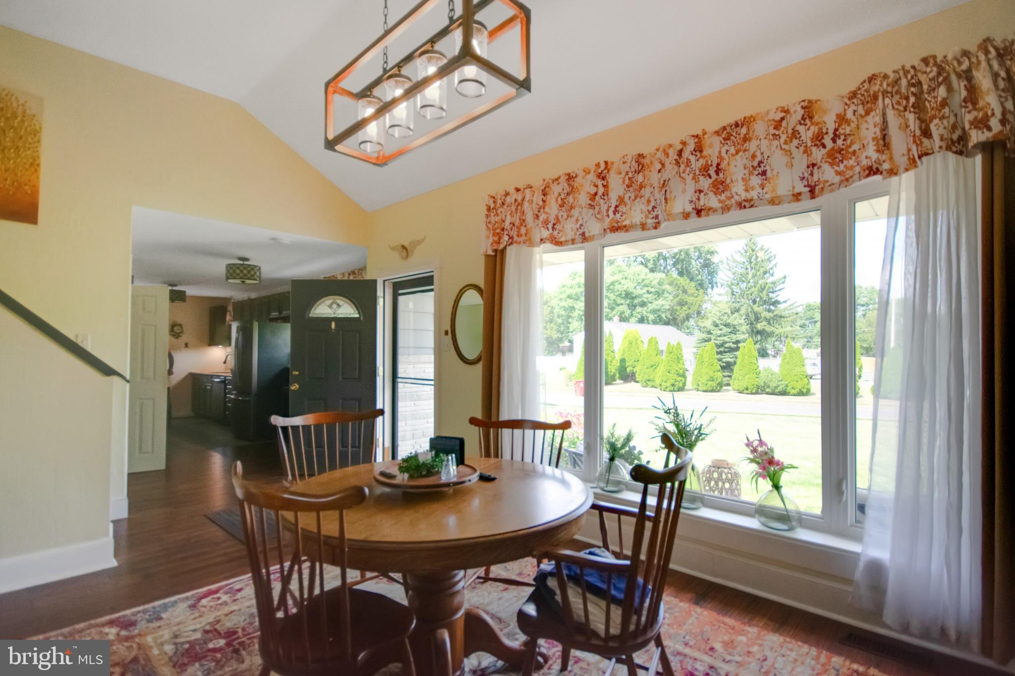 444 Chestnut Road Warminster, PA 18974 - Photo 5 of 28