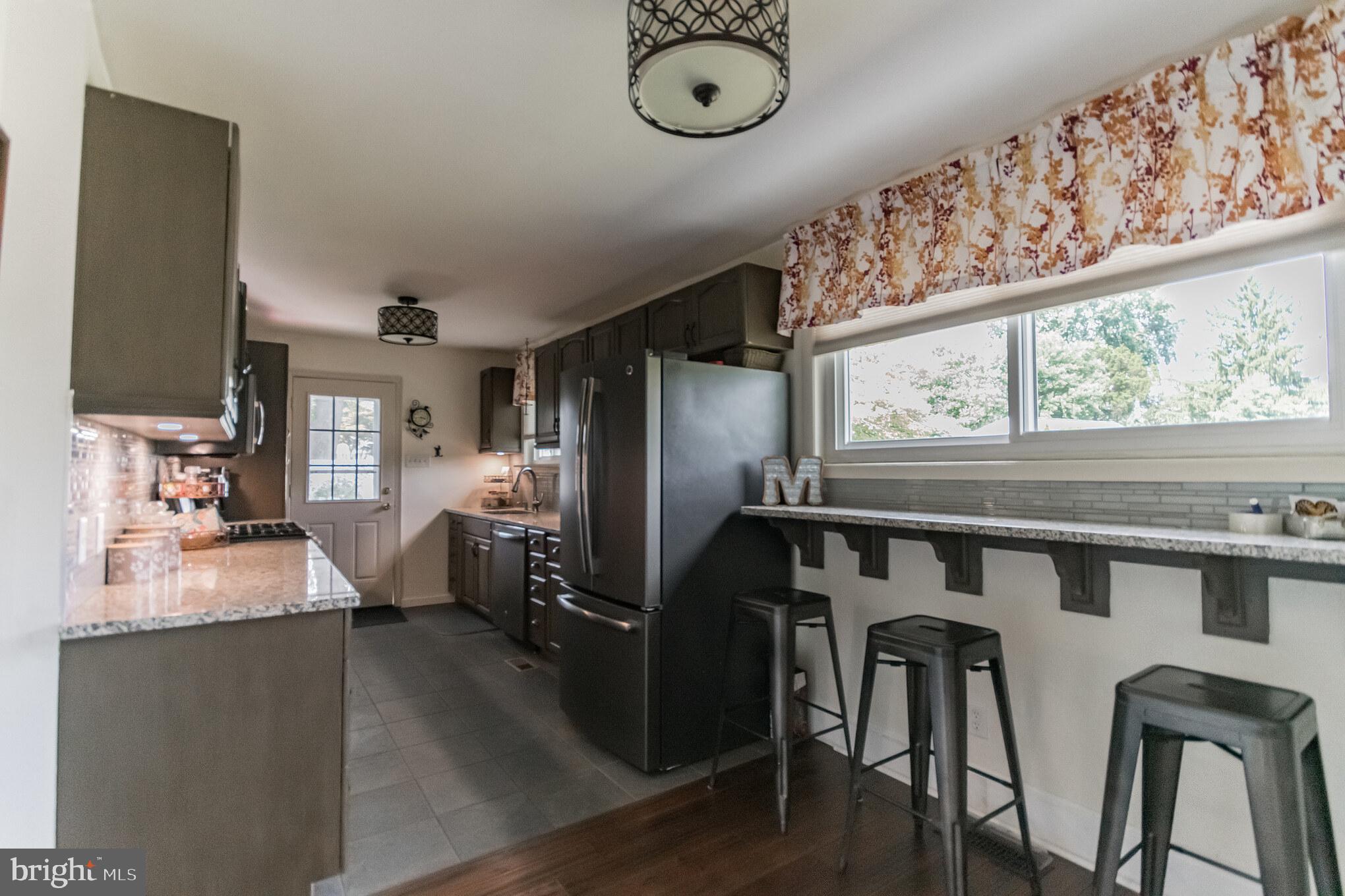 444 Chestnut Road Warminster, PA 18974 - Photo 7 of 28
