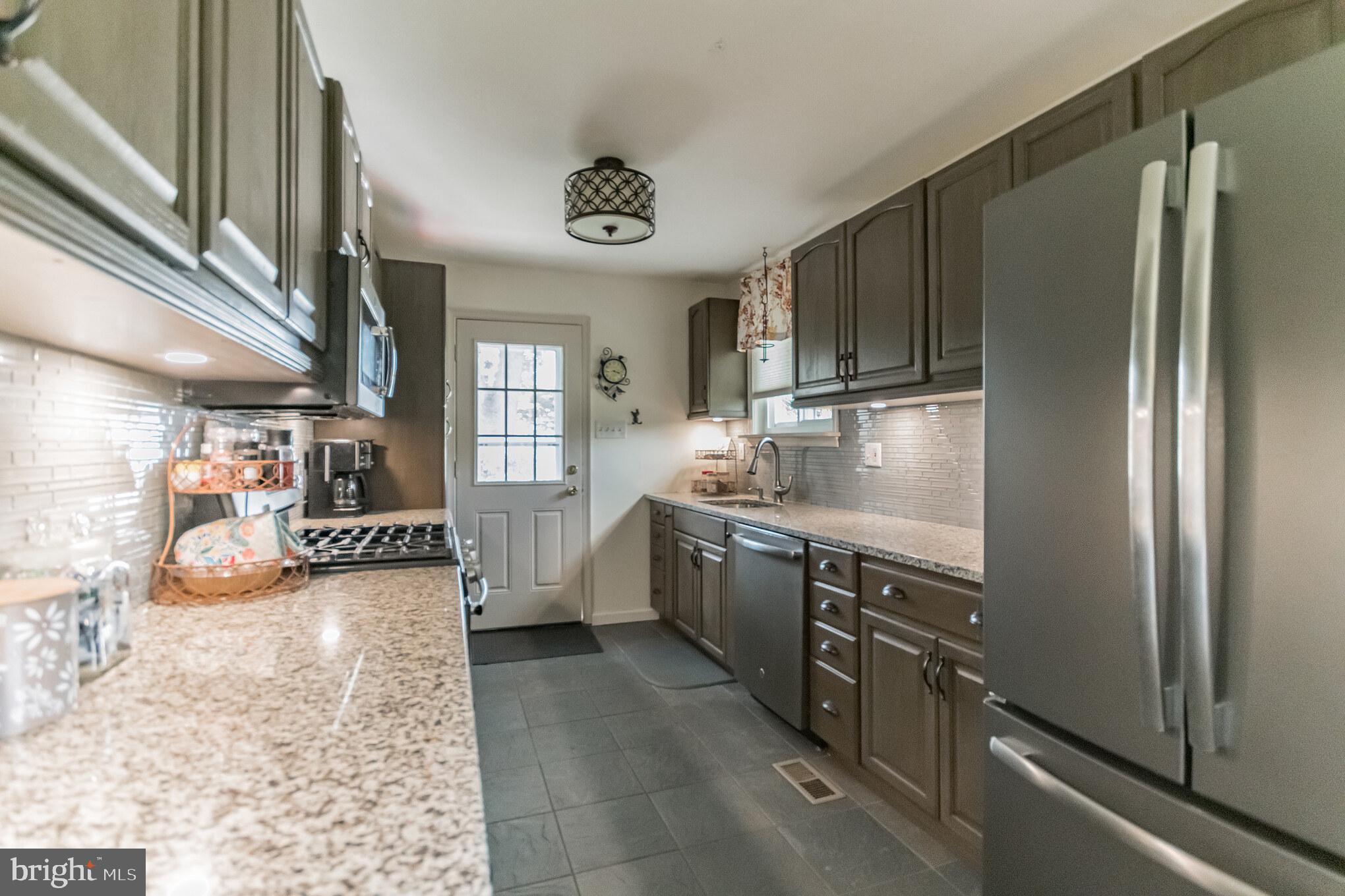 444 Chestnut Road Warminster, PA 18974 - Photo 8 of 28