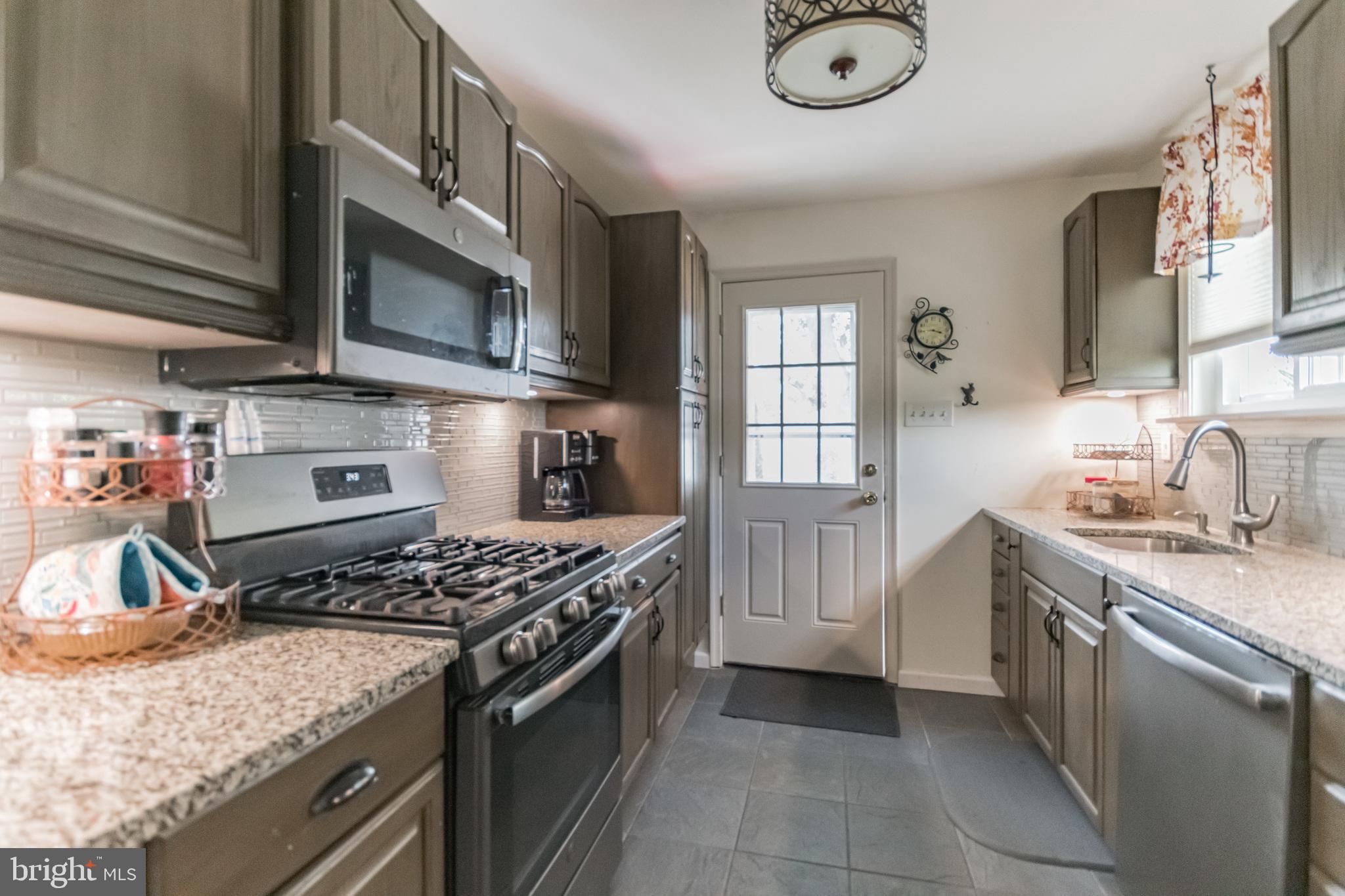 444 Chestnut Road Warminster, PA 18974 - Photo 9 of 28