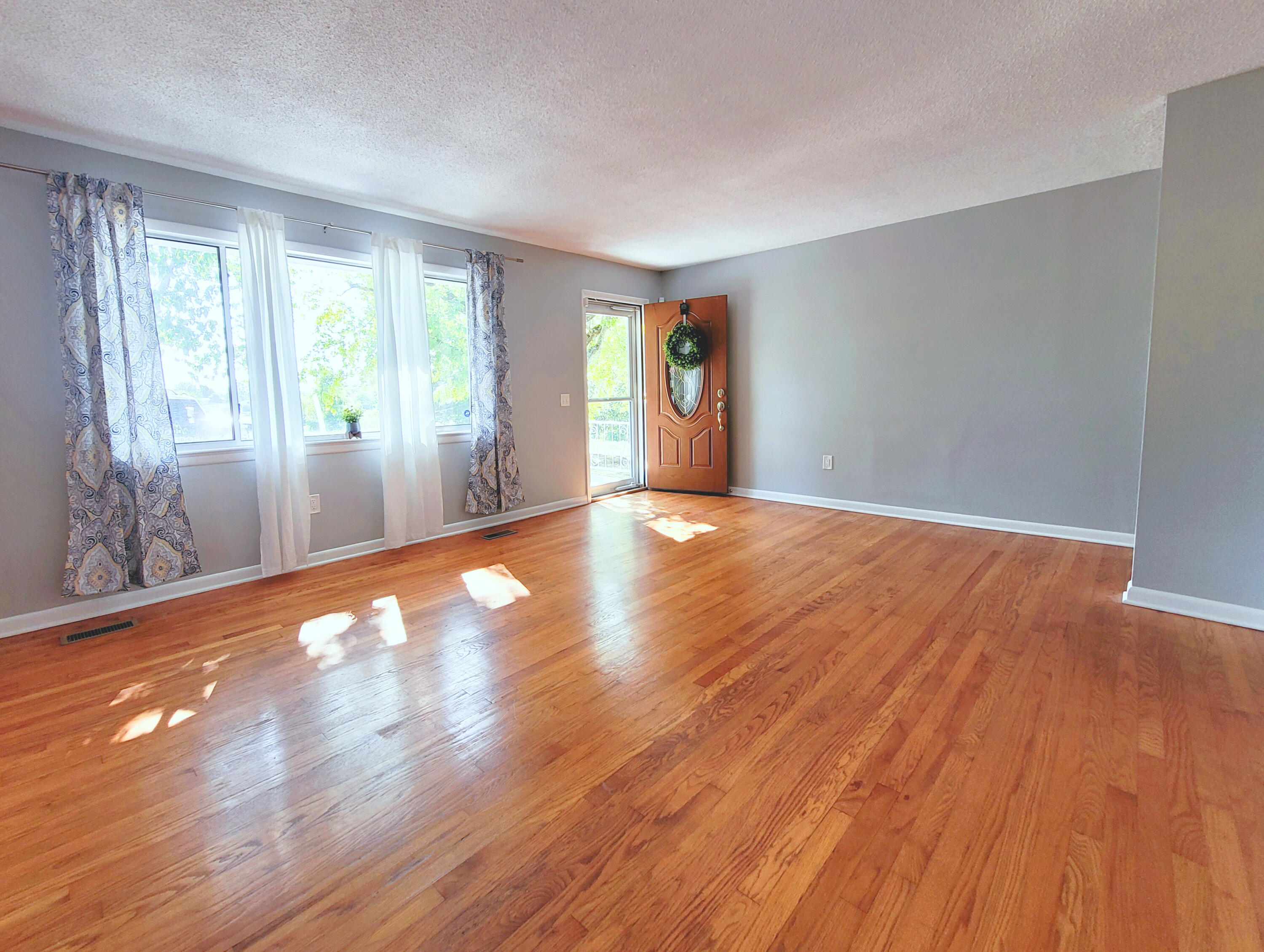 4621 Hancock Road Chattanooga, TN 37416 - Photo 3 of 6 Living room