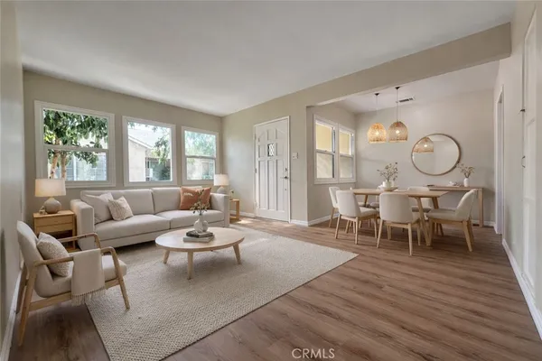 $2,550 | 7452 Woodley Avenue, Van Nuys, CA 91406
