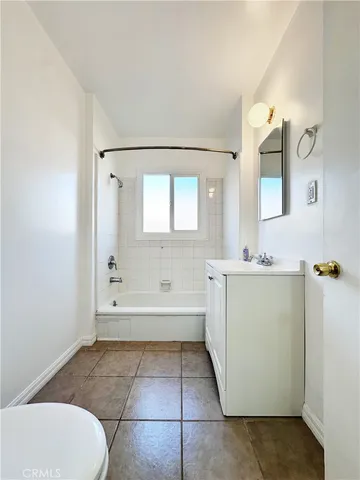 $2,200 | 7452 Woodley Avenue, Van Nuys, CA 91406