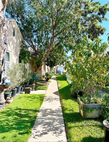 $2,200 | 7452 Woodley Avenue, Van Nuys, CA 91406