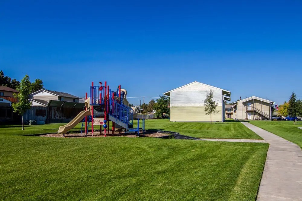 405 Southwest 11th Street Hermiston, OR 97838 - Photo 6 of 10 a view of a park with houses