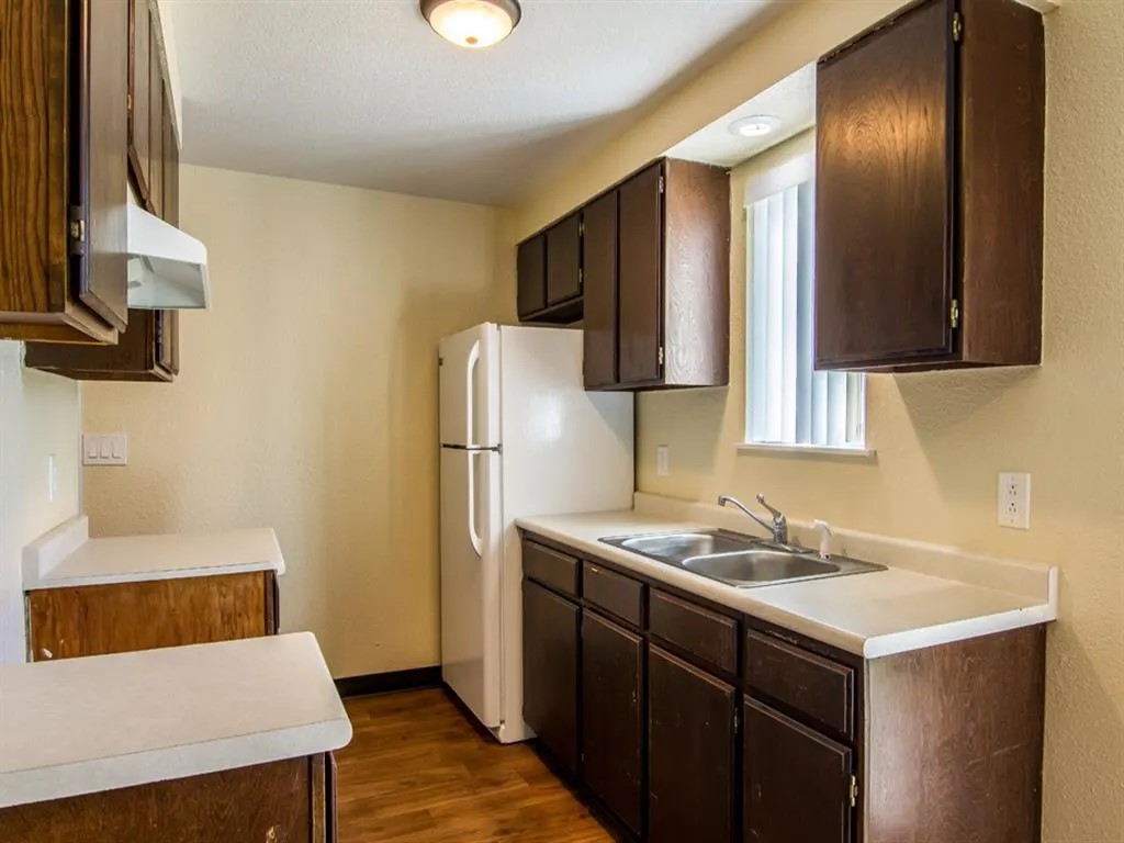 405 Southwest 11th Street Hermiston, OR 97838 - Photo 9 of 10 a kitchen with a sink refrigerator and microwave