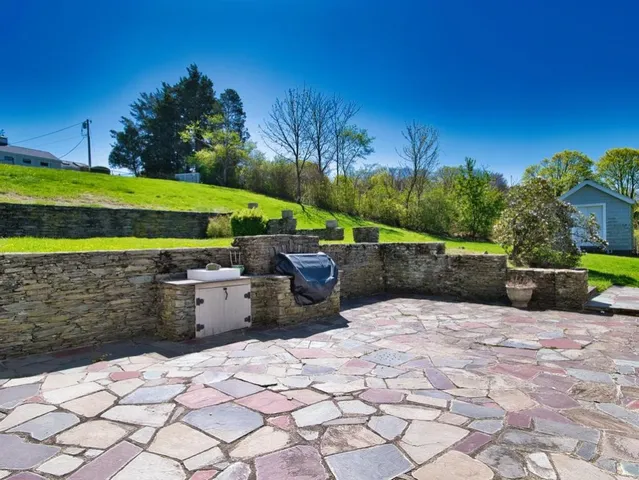 $6,000 | 149 Nanaquaket Road, Tiverton, RI 02878