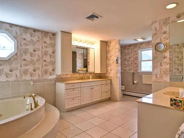 $6,000 | 149 Nanaquaket Road, Tiverton, RI 02878