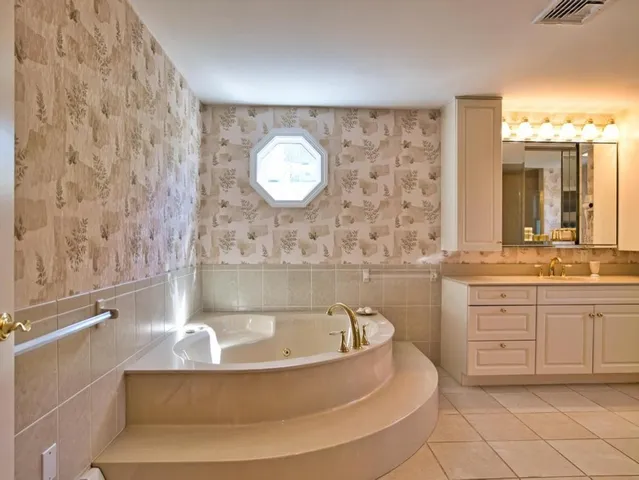 $6,000 | 149 Nanaquaket Road, Tiverton, RI 02878