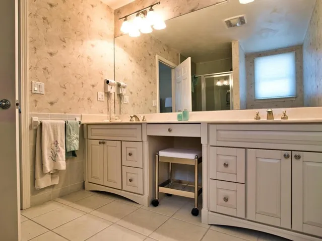 $6,000 | 149 Nanaquaket Road, Tiverton, RI 02878