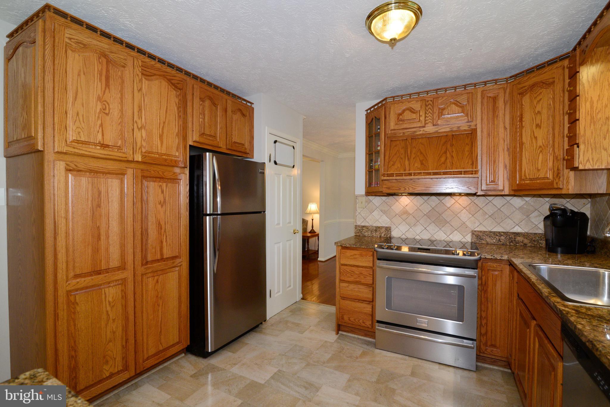 1494 Coat Ridge Road Herndon, VA 20170 - Photo 4 of 37 Stainless steel appliances