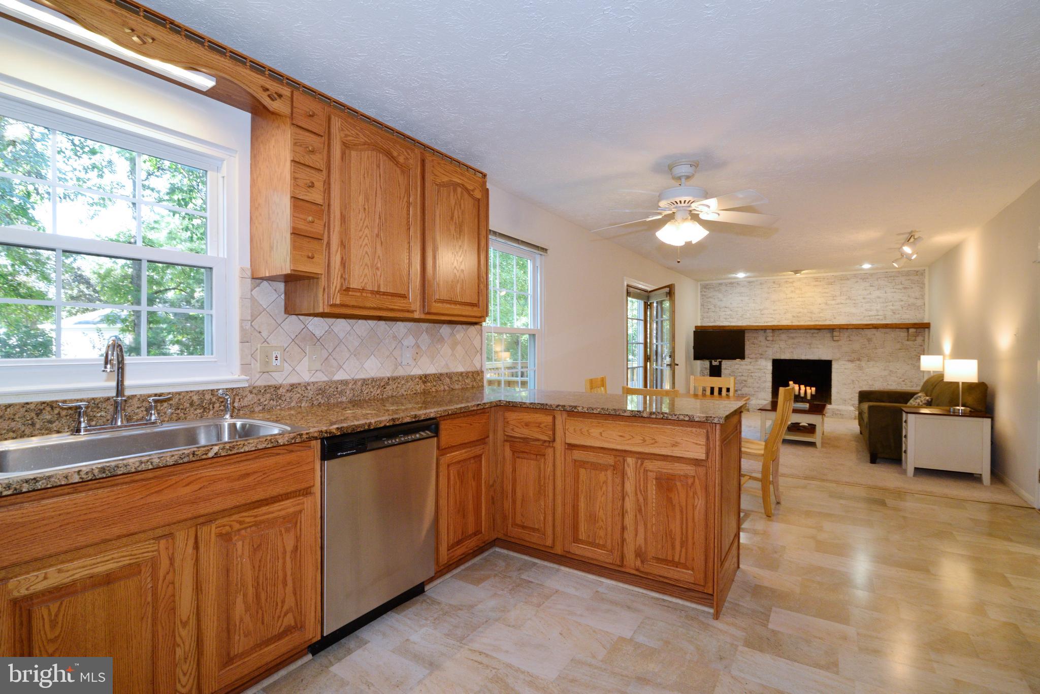 1494 Coat Ridge Road Herndon, VA 20170 - Photo 5 of 37 Granite counter tops
