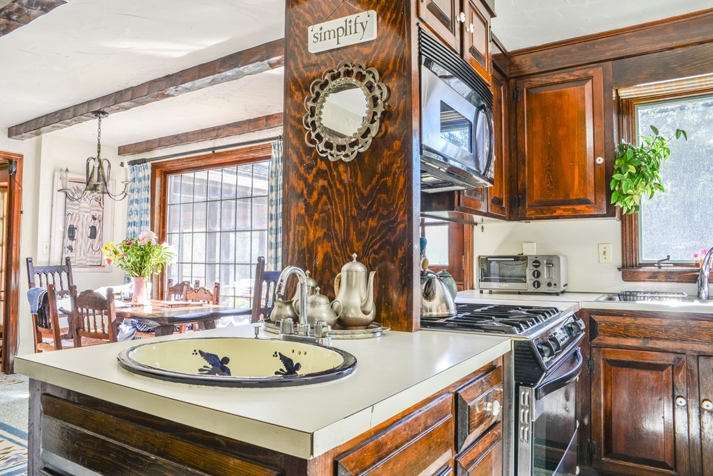 205 Sackett Road Westfield, MA 01085 - Photo 2 of 30 Gallery Image 2