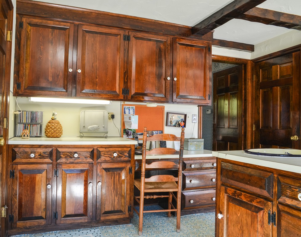 205 Sackett Road Westfield, MA 01085 - Photo 4 of 30 Gallery Image 4