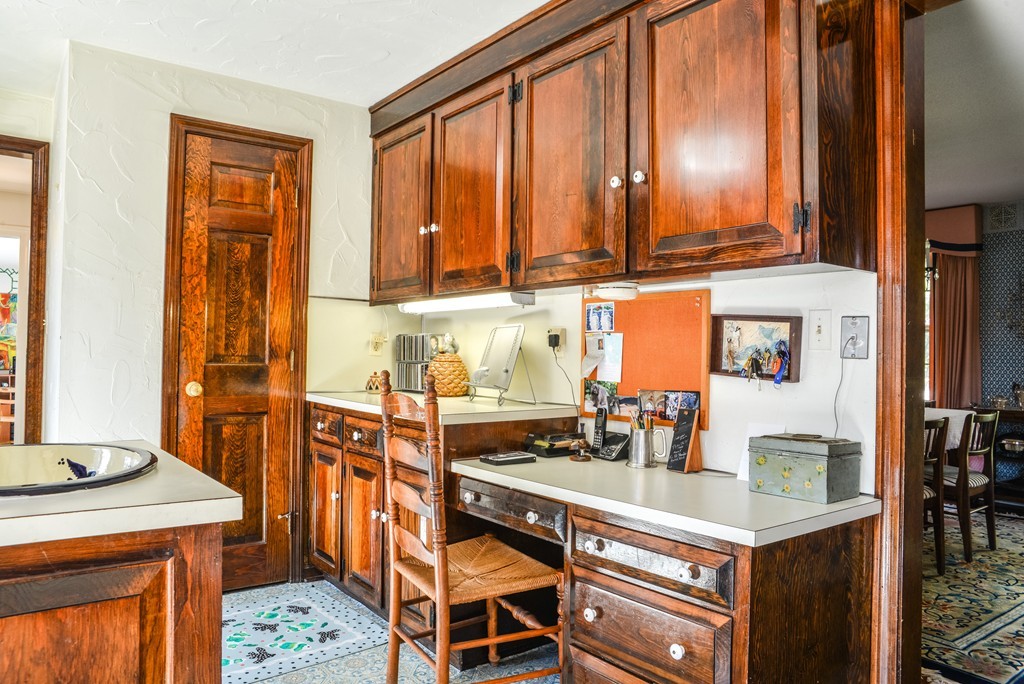 205 Sackett Road Westfield, MA 01085 - Photo 5 of 30 Gallery Image 5