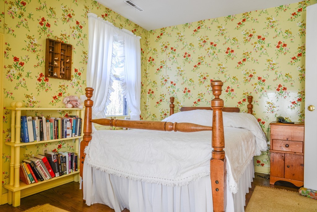 205 Sackett Road Westfield, MA 01085 - Photo 10 of 30 Gallery Image 10