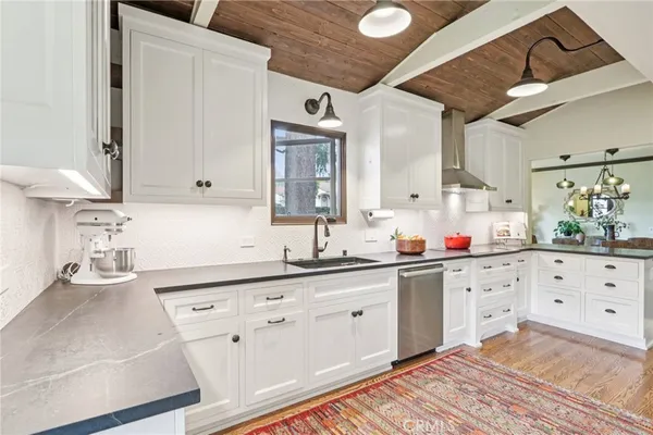 $1,900,000 | 1620 Broadview Drive, Glendale, CA 91208