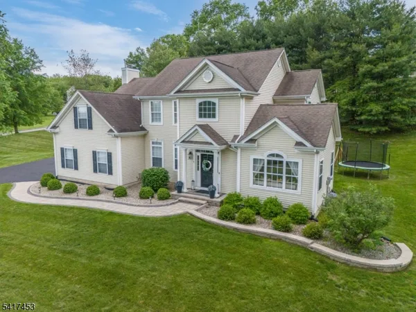 $835,000 | 6 Columbine Drive, Flemington, NJ 08822