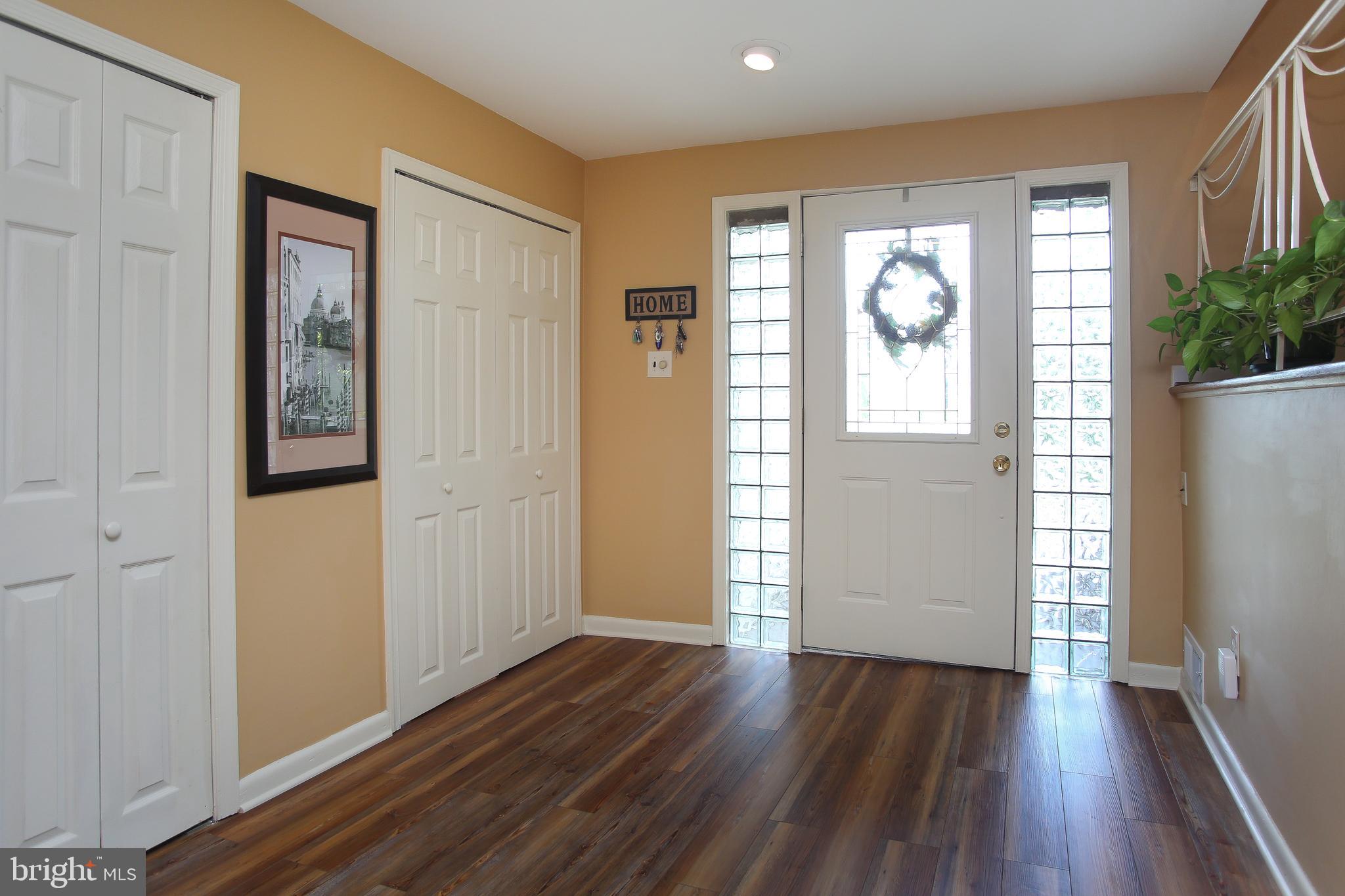 2415 Dale Road Huntingdon Valley, PA 19006 - Photo 4 of 27 Foyer