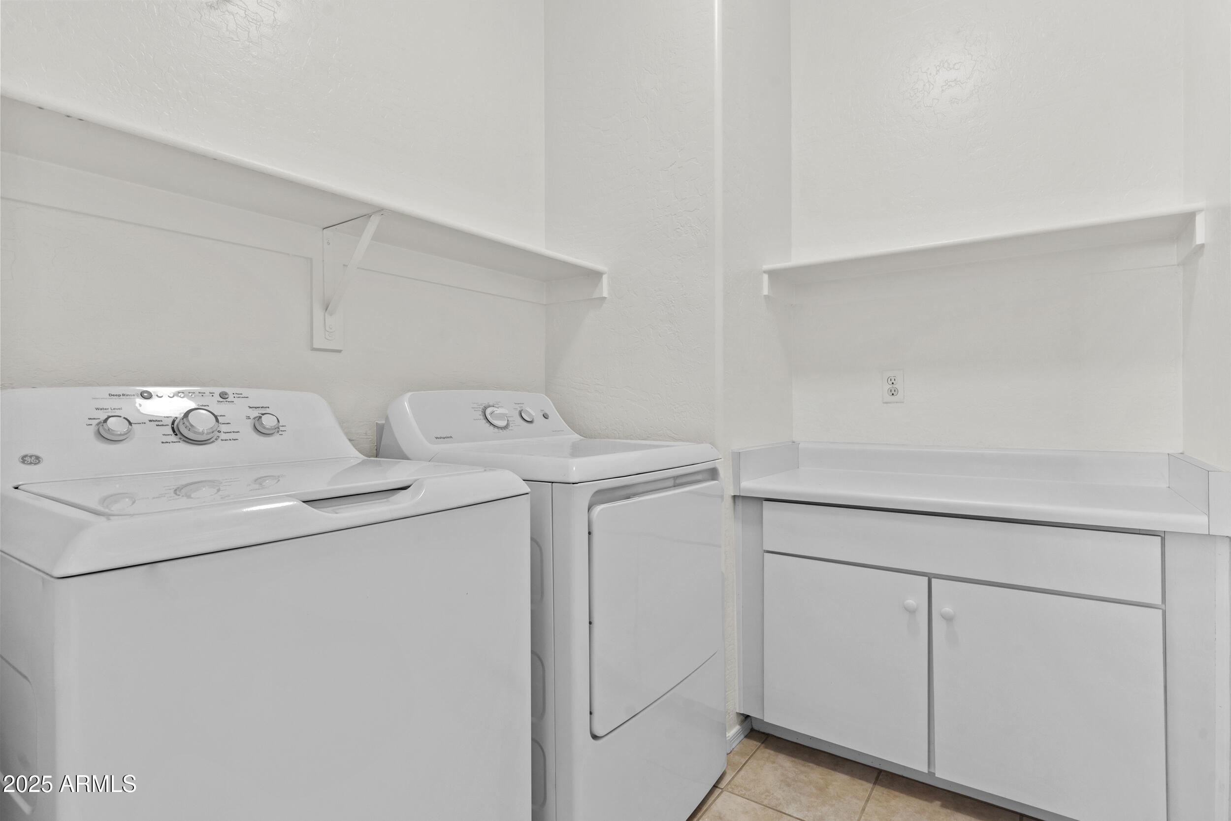 1225 North 36th Street, Unit 1015 Phoenix, AZ 85008 - Photo 13 of 22 a utility room with dryer and washer