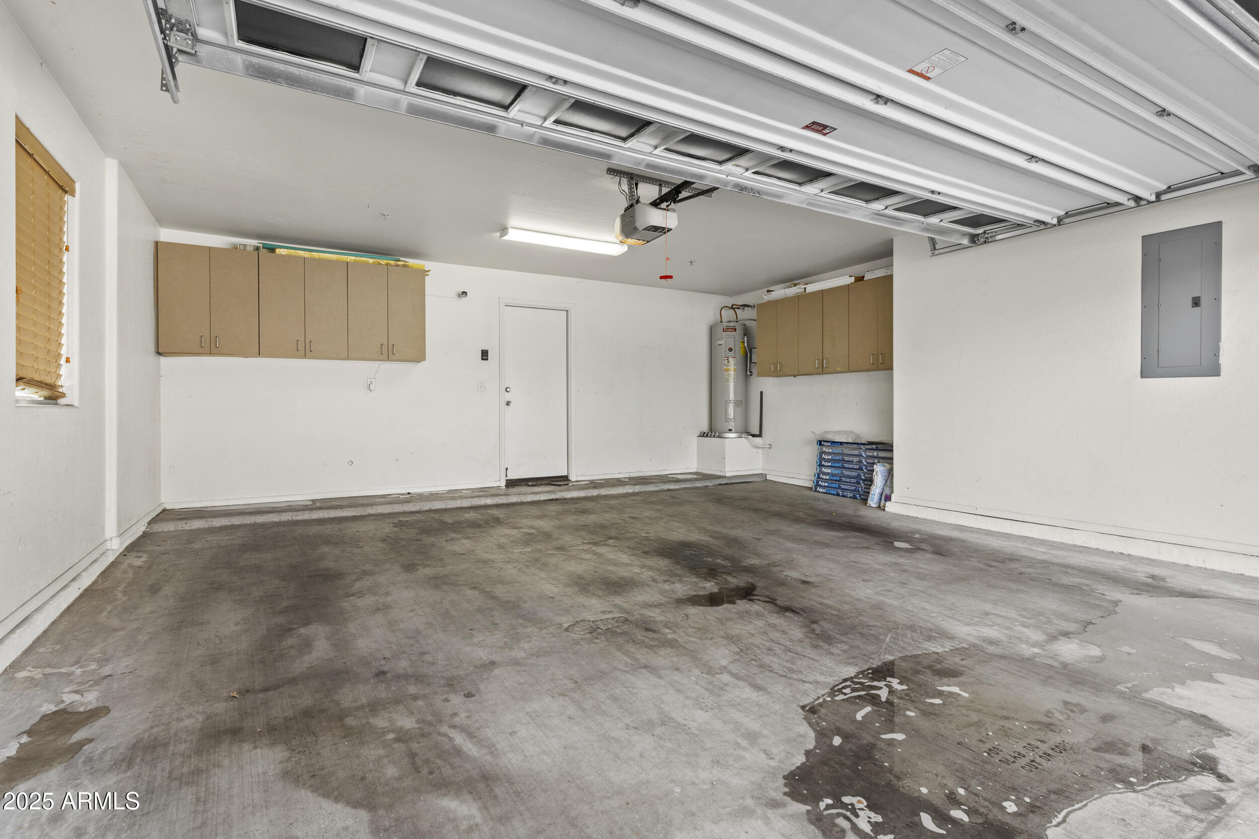 1225 North 36th Street, Unit 1015 Phoenix, AZ 85008 - Photo 18 of 22 a view of a garage