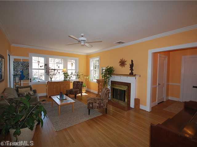 2102 Rolling Road Greensboro, NC 27403 - Photo 3 of 16 Living Room.