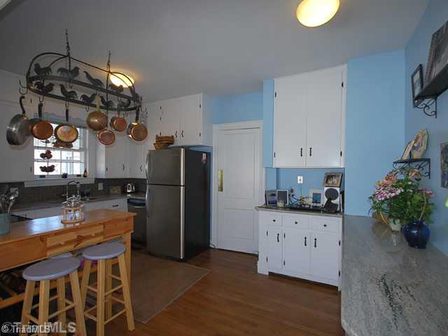 2102 Rolling Road Greensboro, NC 27403 - Photo 5 of 16 Kitchen.