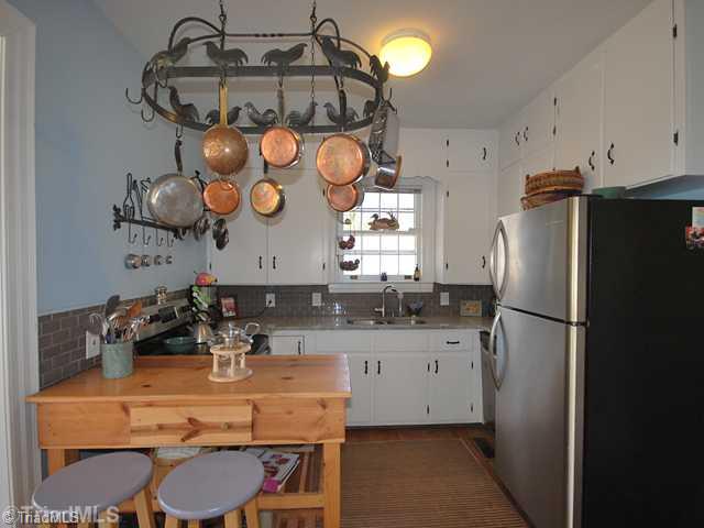 2102 Rolling Road Greensboro, NC 27403 - Photo 6 of 16 Kitchen.