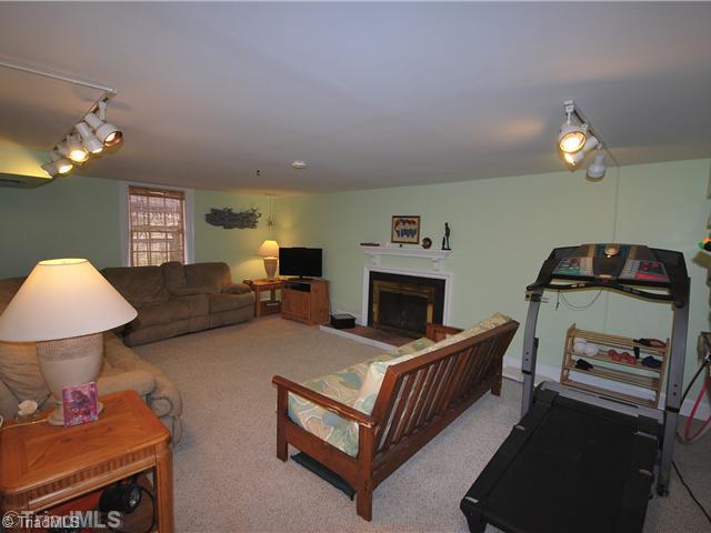 2102 Rolling Road Greensboro, NC 27403 - Photo 9 of 16 Den/Family/Great Room.
