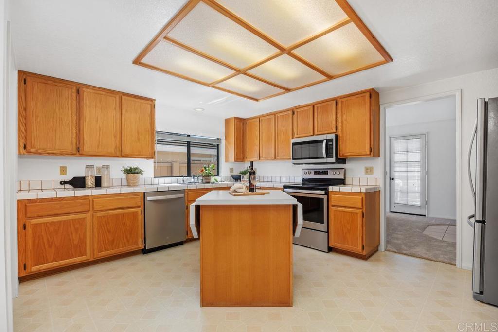 1765 Harold Road Escondido, CA 92026 - Photo 11 of 30 Kitchen